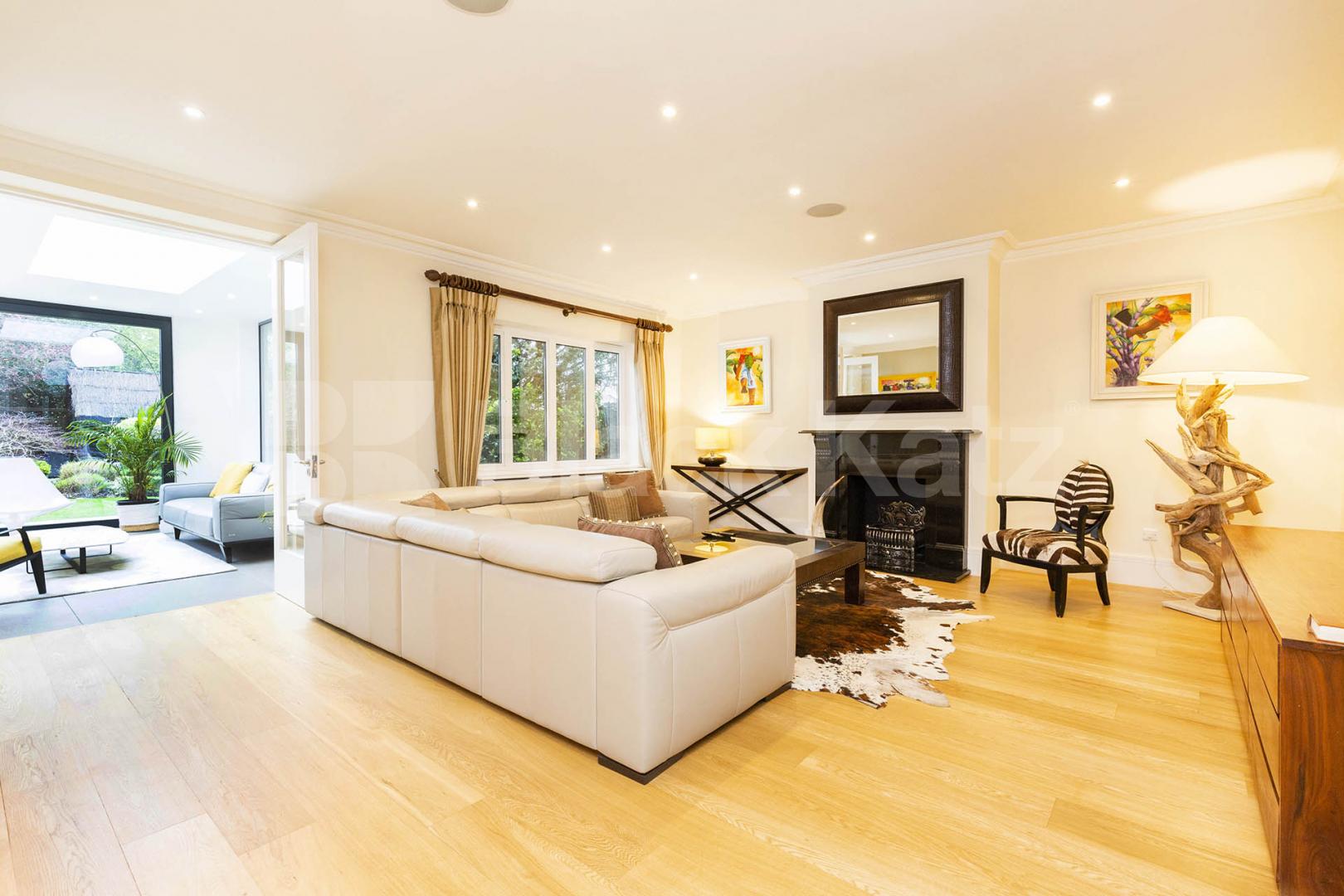 Super 5 bed 2 bath family home with a stunning cinema room and garden Barnet Gate Lane, Arkley Barnet